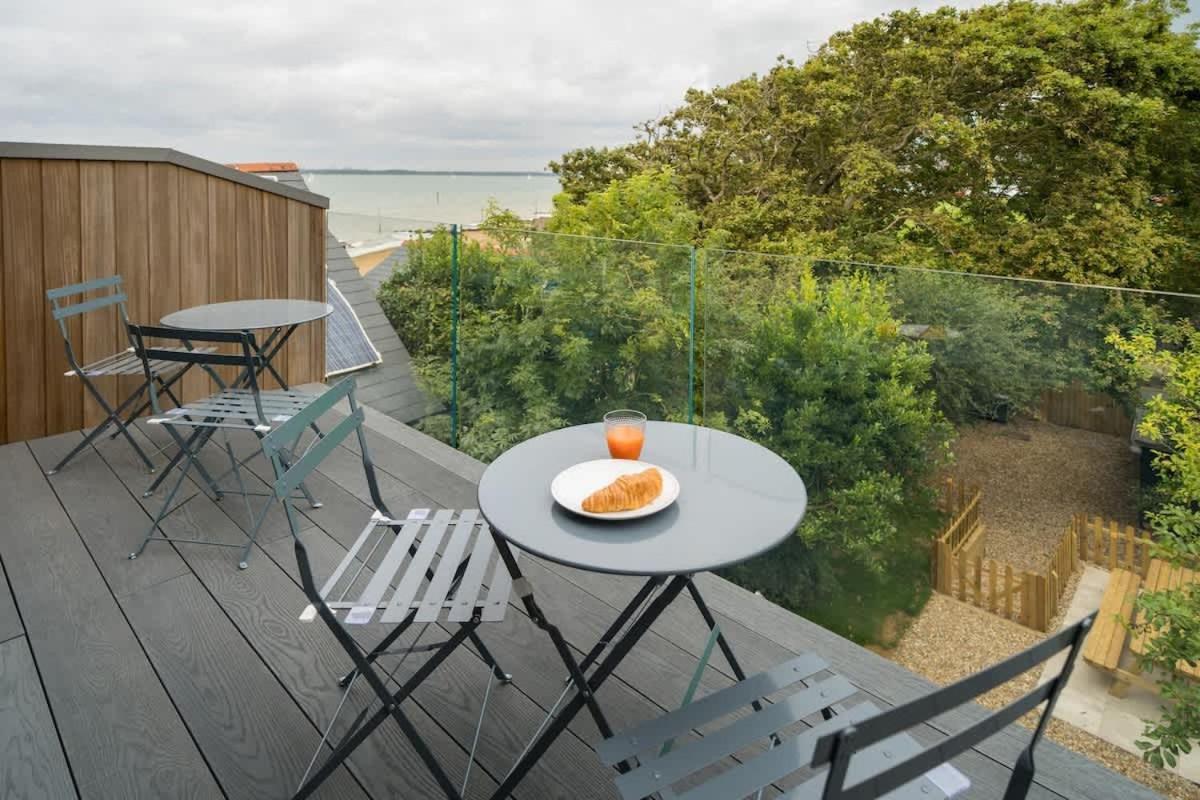 Rotherwood, Gurnard Seafront Exterior photo
